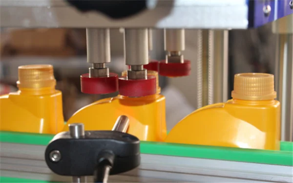 Automatic 4 Wheels Bottle Capping Machine Details