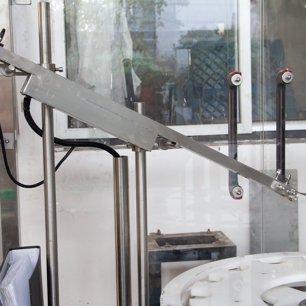 Az automatikus ROPP-záró gép részletei