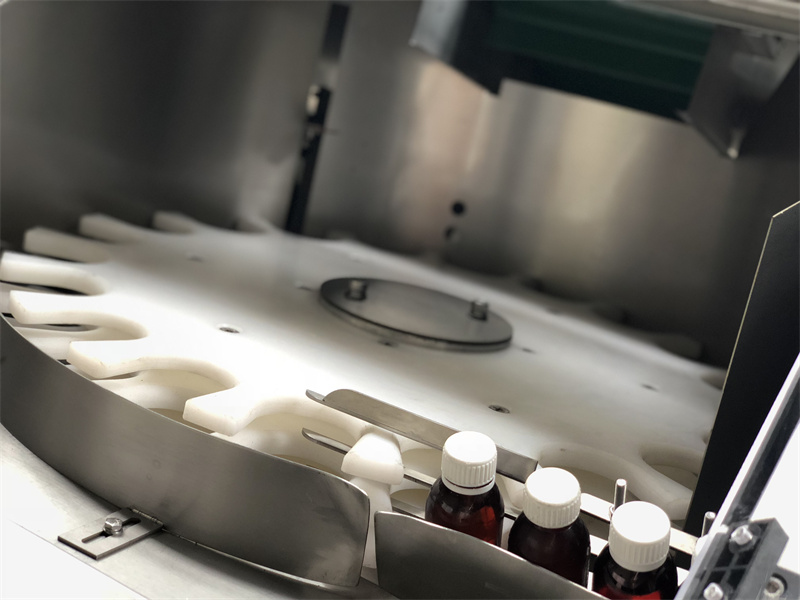 Palackadagoló gép kis palackokhoz Részletek