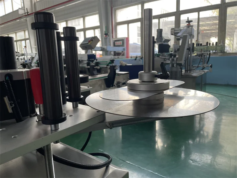 Label roller device