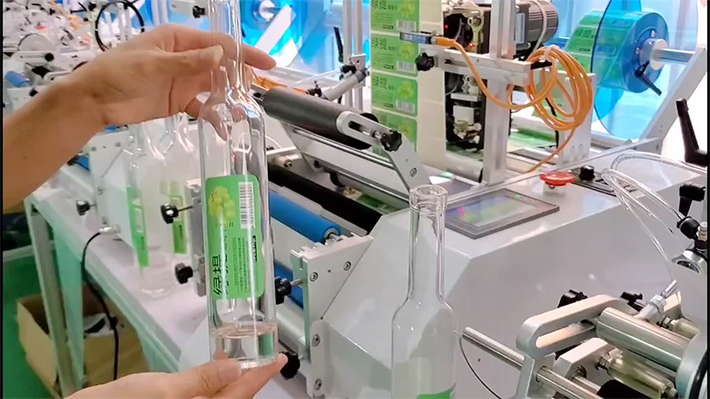 Semi Automatic Round Bottle Sticker Labeling Machine