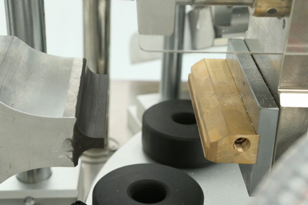 Ultrasonic Sealing Horn